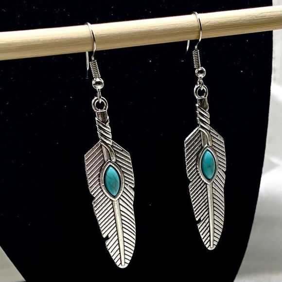 ATU Southwestern Style Native American Silver Feather Dangles - Picture 3 of 6